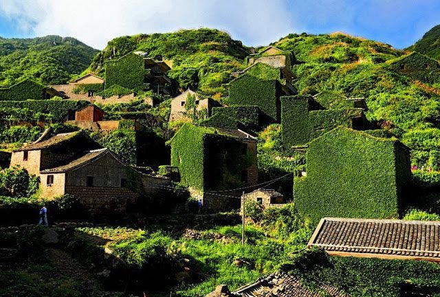 Čínska dedinka pohltená prírodou