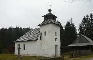 Vychylovka kostolík
