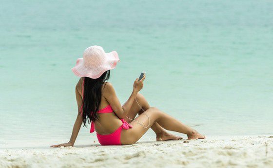 Telefón na pláži a zrušený roaming