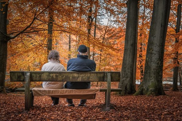 Dôchodcovia a článok na tému starecká demencia