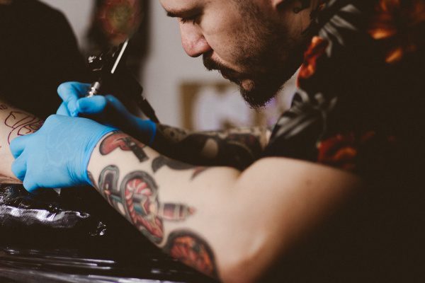 Tetovanie a technika tetovania, tetovač