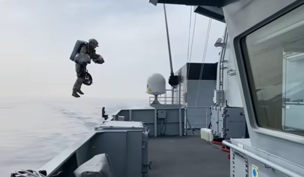 Gravity Indastries jetpack Bitské námorníctvo