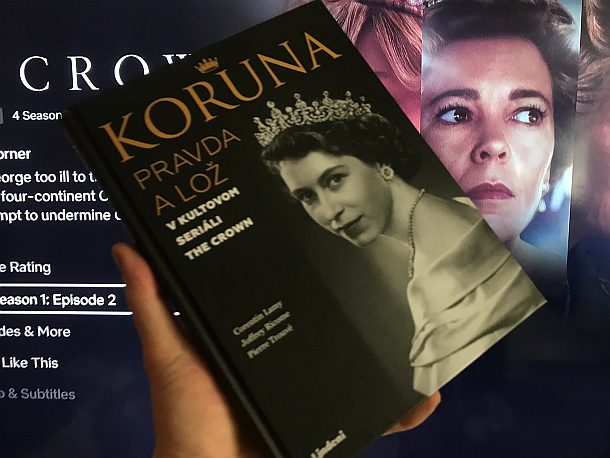 The Crown, KORUNA pravda a lži kniha o seriály na Netflixe