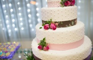 Veľká torta, svadobné a slávnostné, výhody a nevýhody