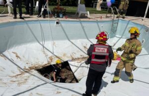 Izarelskí hasiči, potopený bazén